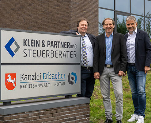 Steuerberater Michael Klein, Rüdiger Klein und Rechtsanwalt und Notar Sascha Erbacher teilen sich eine Büroetage und arbeiten zum Wohle der Mandanten zusammen.